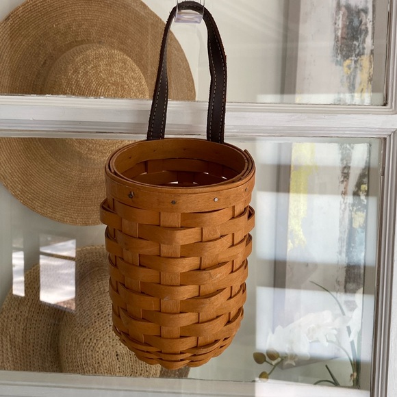 Longaberger wall basket - Picture 1 of 6
